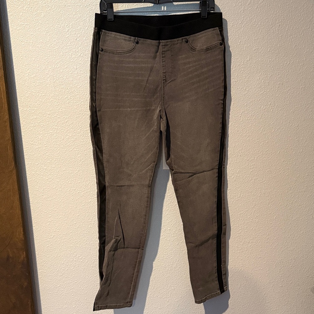 Gray Skinny Jeans with Black Side Stripes-DG2-NWOT